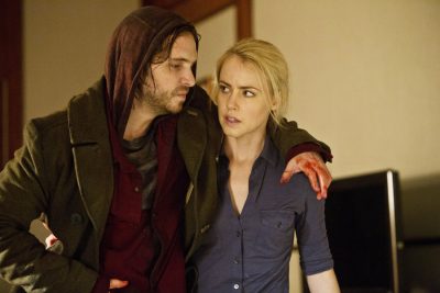 12 MONKEYS -- "Pilot" Episode 101 -- Pictured: (l-r) Aaron Stanford as Cole, Amanda Schull as Railly -- (Photo by: Alicia Gbur/Syfy)