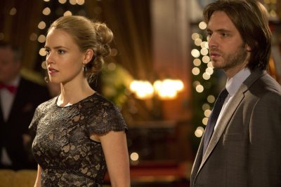12 MONKEYS -- "Pilot" -- Pictured: (l-r) Amanda Schull as Cassandra Railly, Aaron Stanford as James Cole -- (Photo by: Alicia Gbur/Syfy)