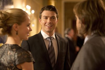 12 MONKEYS -- "Pilot" -- Pictured: (l-r) Amanda Schull as Cassandra Railly, Noah Bean as Aaron, Aaron Stanford as James Cole -- (Photo by: Alicia Gbur/Syfy)