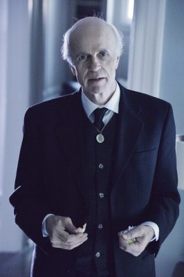 12 MONKEYS -- "Mentally Divergent" Episode 102 -- Pictured: Tom Noonan as Pallid Man -- (Photo by: Ben Mark Holzberg/Syfy)