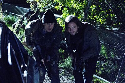 12 MONKEYS -- "Mentally Divergent" Episode 102 -- Pictured: (l-r) Kirk Acevedo as Ramse, Aaron Stanford as Cole -- (Photo by: Ben Mark Holzberg/Syfy)