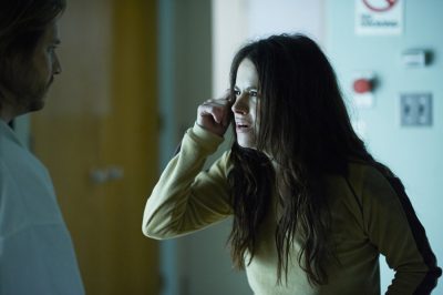 12 MONKEYS -- "Mentally Divergent" Episode 102 -- Pictured: (l-r) Aaron Stanford as Cole, Emily Hampshire as Jennifer -- (Photo by: Ken Woroner/Syfy)