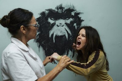 12 MONKEYS -- "Mentally Divergent" Episode 102 -- Pictured: Emily Hampshire as Jennifer -- (Photo by: Ken Woroner/Syfy)