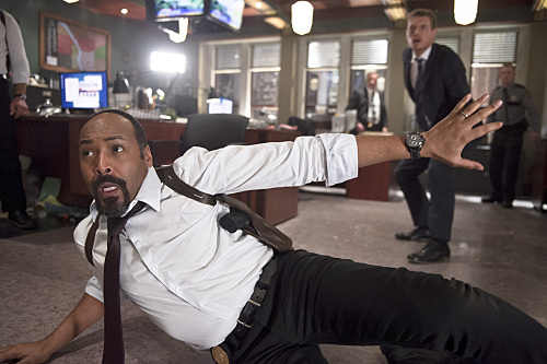 The Flash -- "Out of Time" -- Image FLA115B_0347b -- Pictured (L-R): Jesse L. Martin as Detective Joe West and Rick Cosnett as Detective Eddie Thawne -- Photo: Diyah Pera/The CW -- Ã?Â© 2015 The CW Network, LLC. All rights reserved.