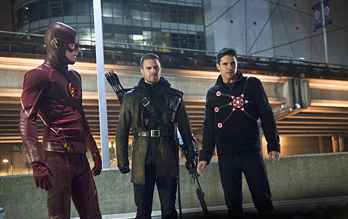 The Flash -- "Rogue Air" -- Image FLA122B_0161b -- Pictured (L-R): Grant Gustin as Barry Allen / The Flash, Stephen Amell as Oliver Queen / Arrow and Robbie Amell as Ronnie / Firestorm -- Photo: Diyah Pera/The CW -- �© 2015 The CW Network, LLC. All rights reserved.